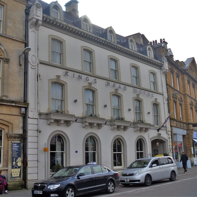 Kings Head Hotel on Cirencester Market Place