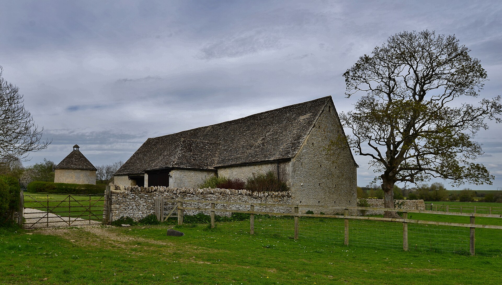 Minster Lovell Hall & Dovecote